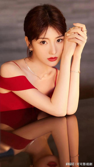 免费二次元人物桶动漫人物免费下载界面